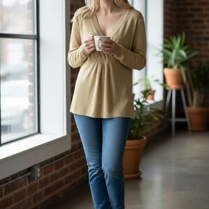 V-Neck metallic Knit Tunic Top in Gold LP
